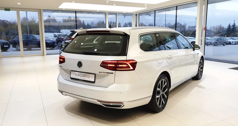 Volkswagen Passat cena 52000 przebieg: 249000, rok produkcji 2015 z Kalisz małe 121